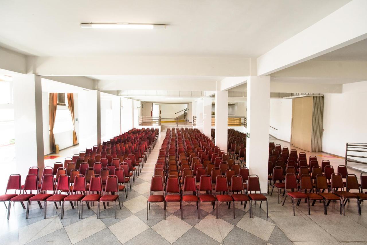 Podium Apart Hotel Варжинья Экстерьер фото