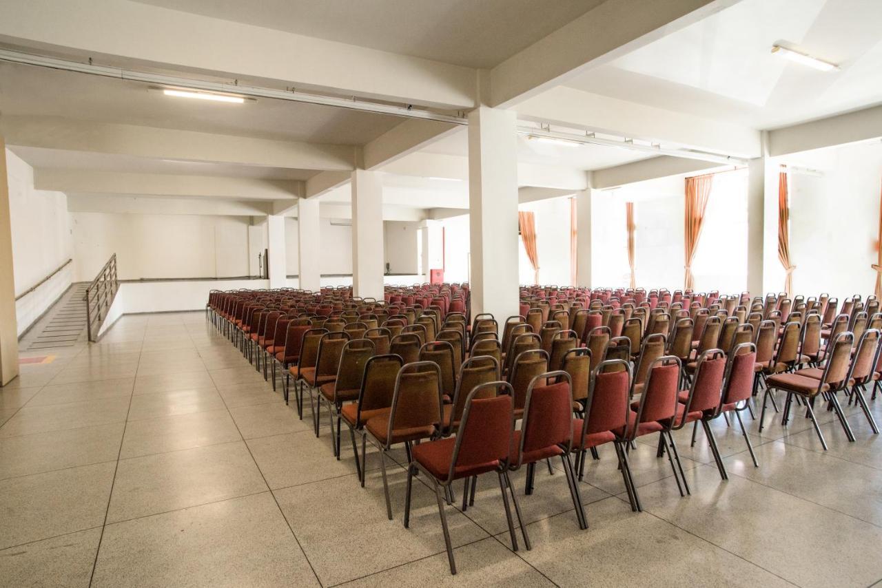 Podium Apart Hotel Варжинья Экстерьер фото